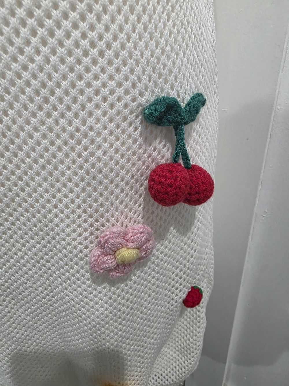 White Knit Mini Dress with Colorful Pom Flower & Cherry Appliqués.M - Picture 4 of 7